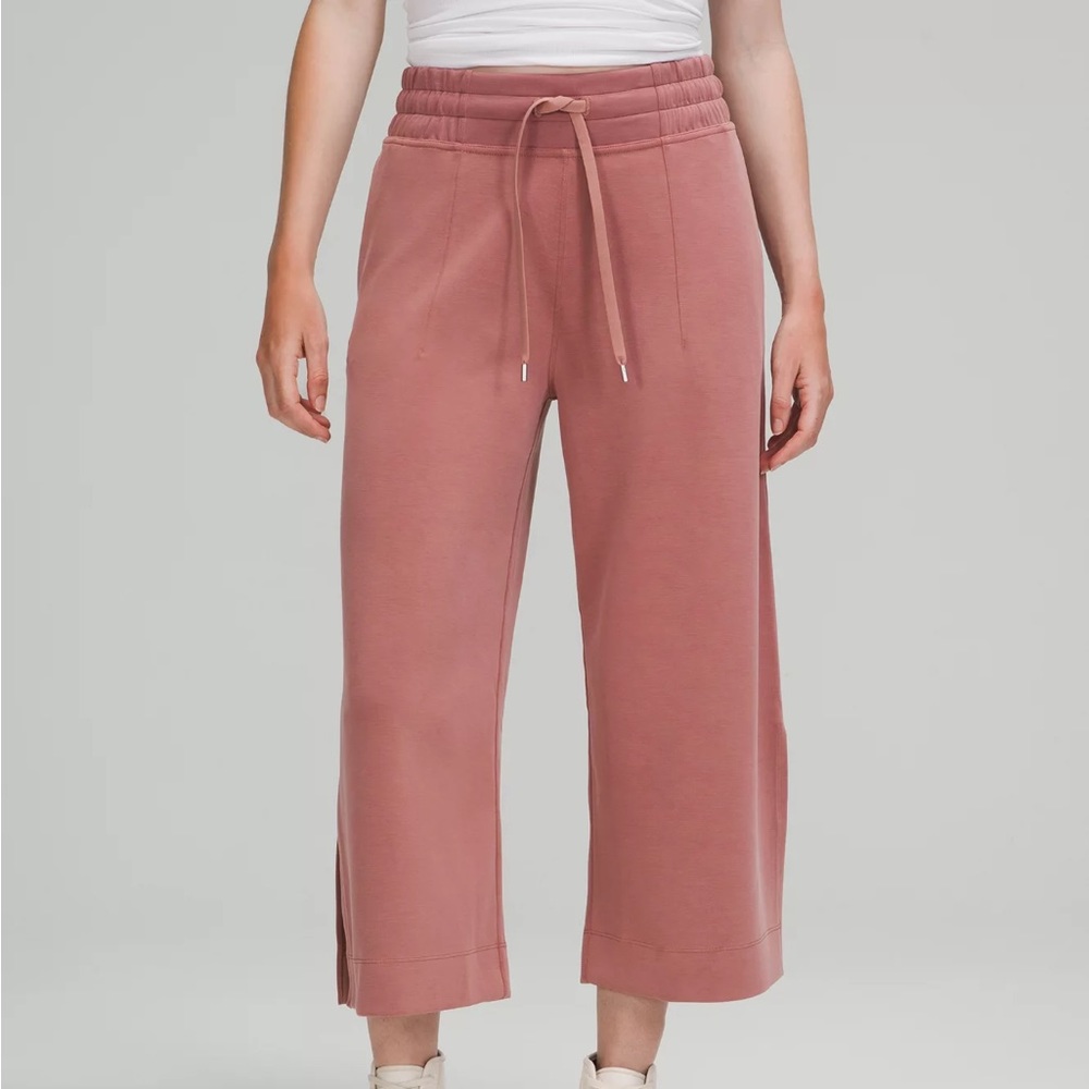 Lululemon soft ambitions pant size 4